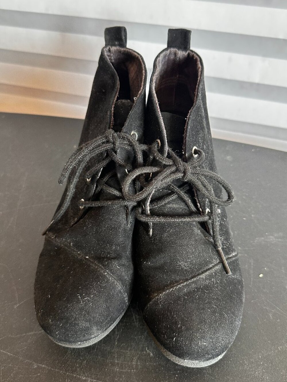 Attention Women’s Black Faux Suede Wedge Lace-Up Shoes Sz 9 – Chic Ankle Bootie